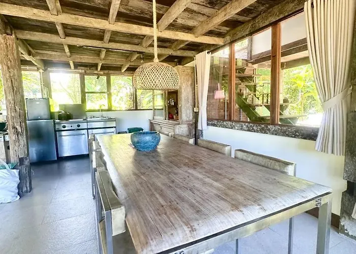 Ferienhaus Joglo River Pure Nature Pujungan